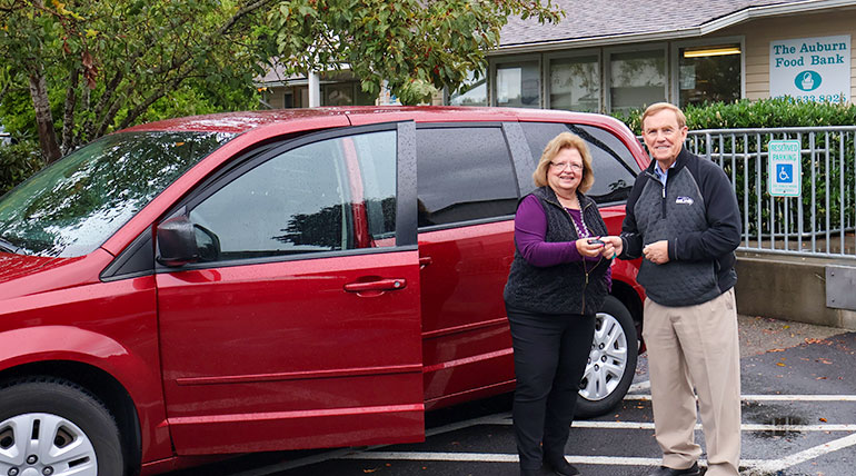 Councilmember von Reichnauer 2ith the Auburn Food Bank Executive Director Debbie Christian.