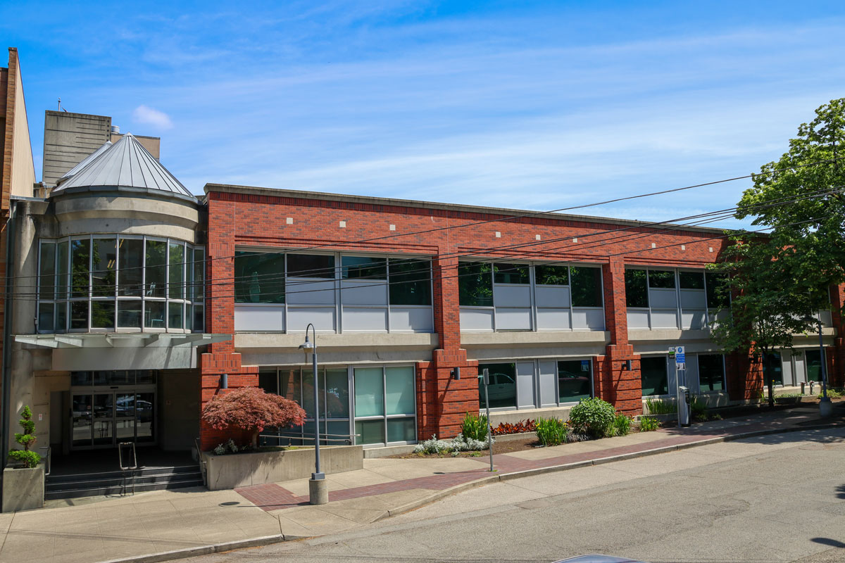 Photo of entrance of building at 1145 Broadway in Seattle