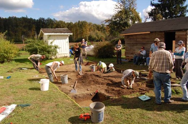 Public archaeology workshop at the 1930 Hori Furoba site on the Neely Farm. A furoba is a Japanese bathhouse.