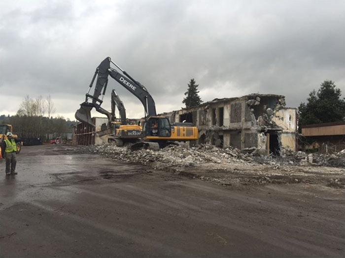 Demolition of hotel building (March 24, 2016 then March 28, 2016)