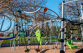 A new playground with plastic structures and ropes connect aluminum frames