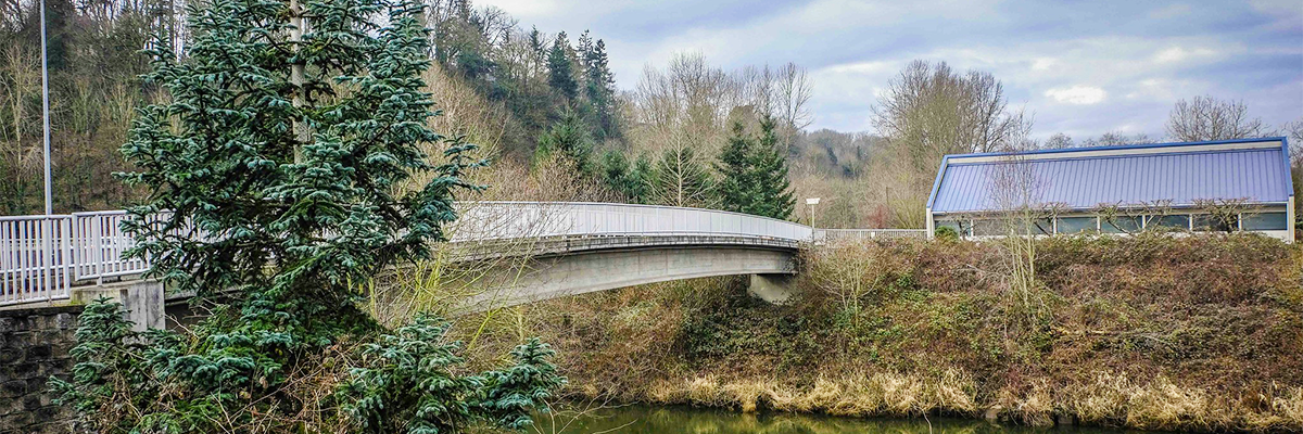 The beginning of the Interurban Trail South goes over the Green River