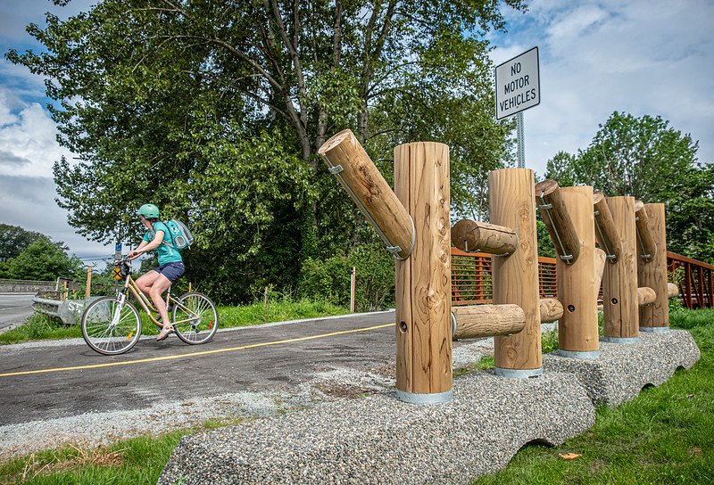 Art sculpture along the Lake to Sound Trail