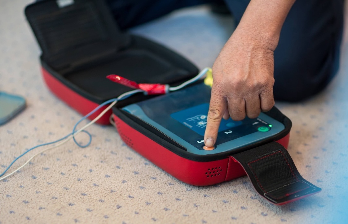 Activating an AED device