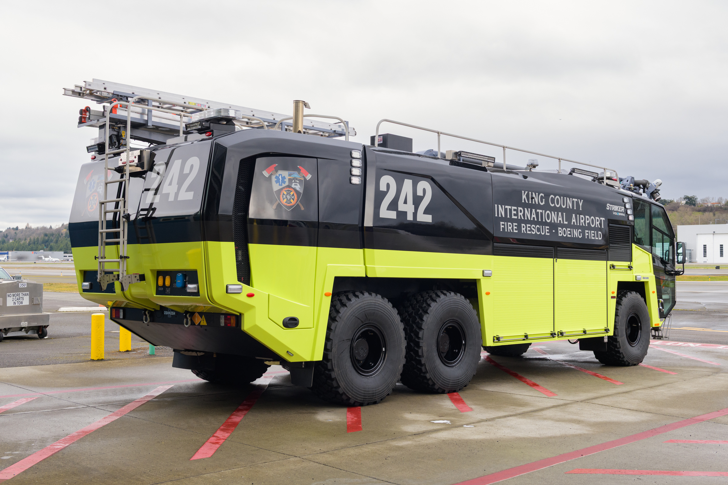Photo of Oshkosh Striker Volterra 6x6 airport firefighting truck