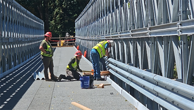 Guardrail is installed on the temporary bridge.