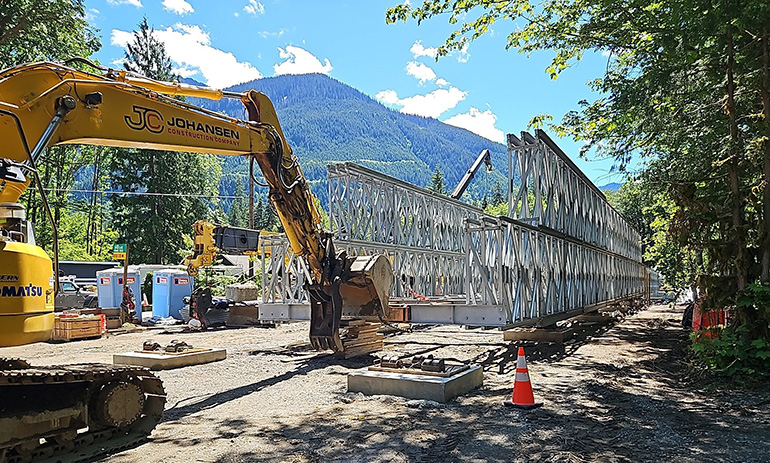 Crews working on new baring bridge
