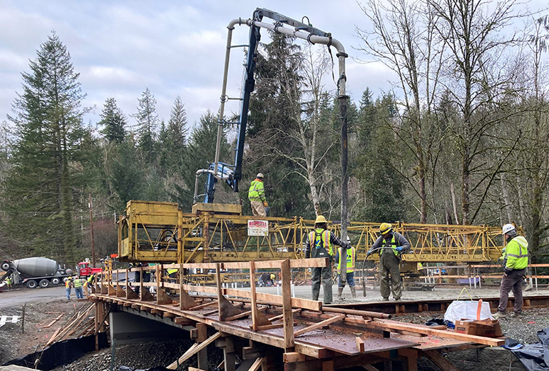 Bridge pour.