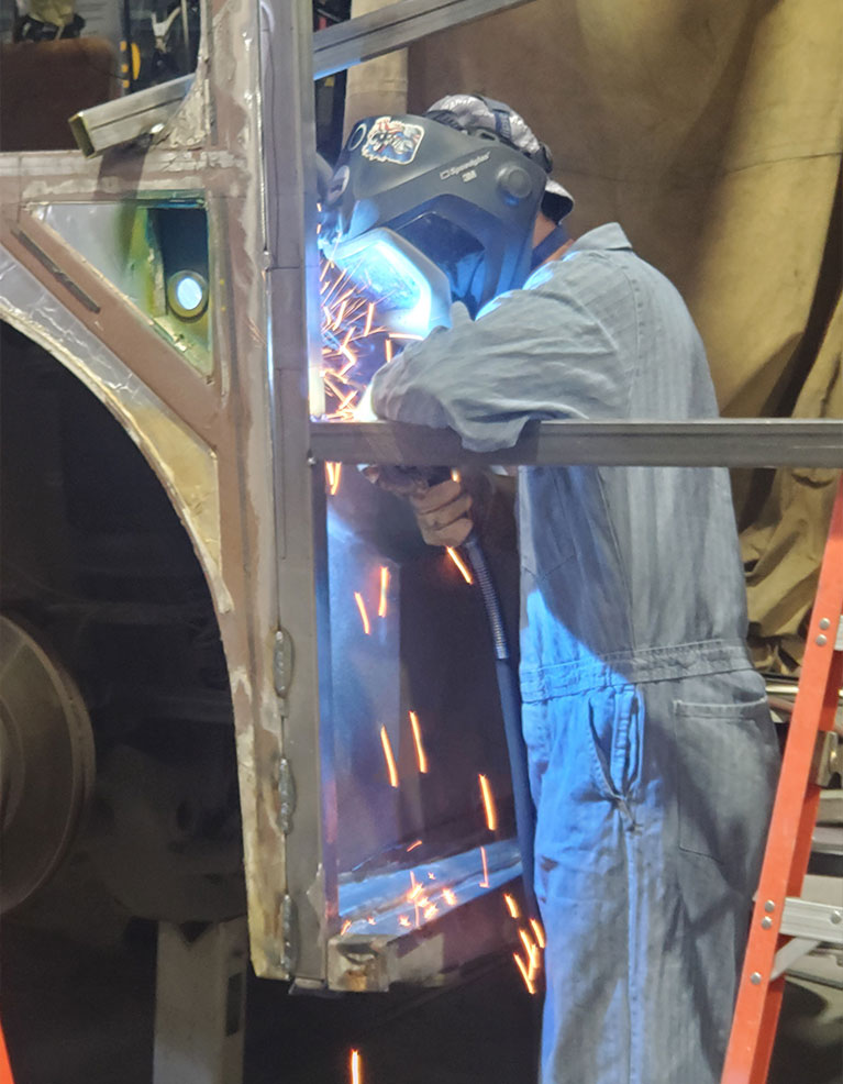 Metro mechanic welding metal