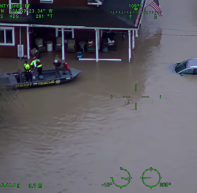 KCSO Marine and Air units rescuing family from flood in Duval 
