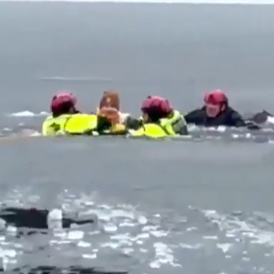 Marine Unit rescue man fallen through ice