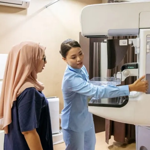 Women and provider preparing for a mammogram